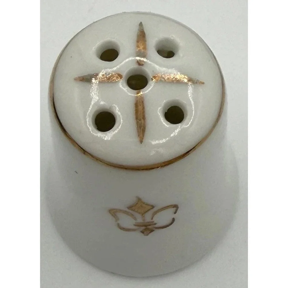 8 Single Salt & Pepper Shakers Set Japan Fleur-de-lis Gold Trim New Vintage NOS